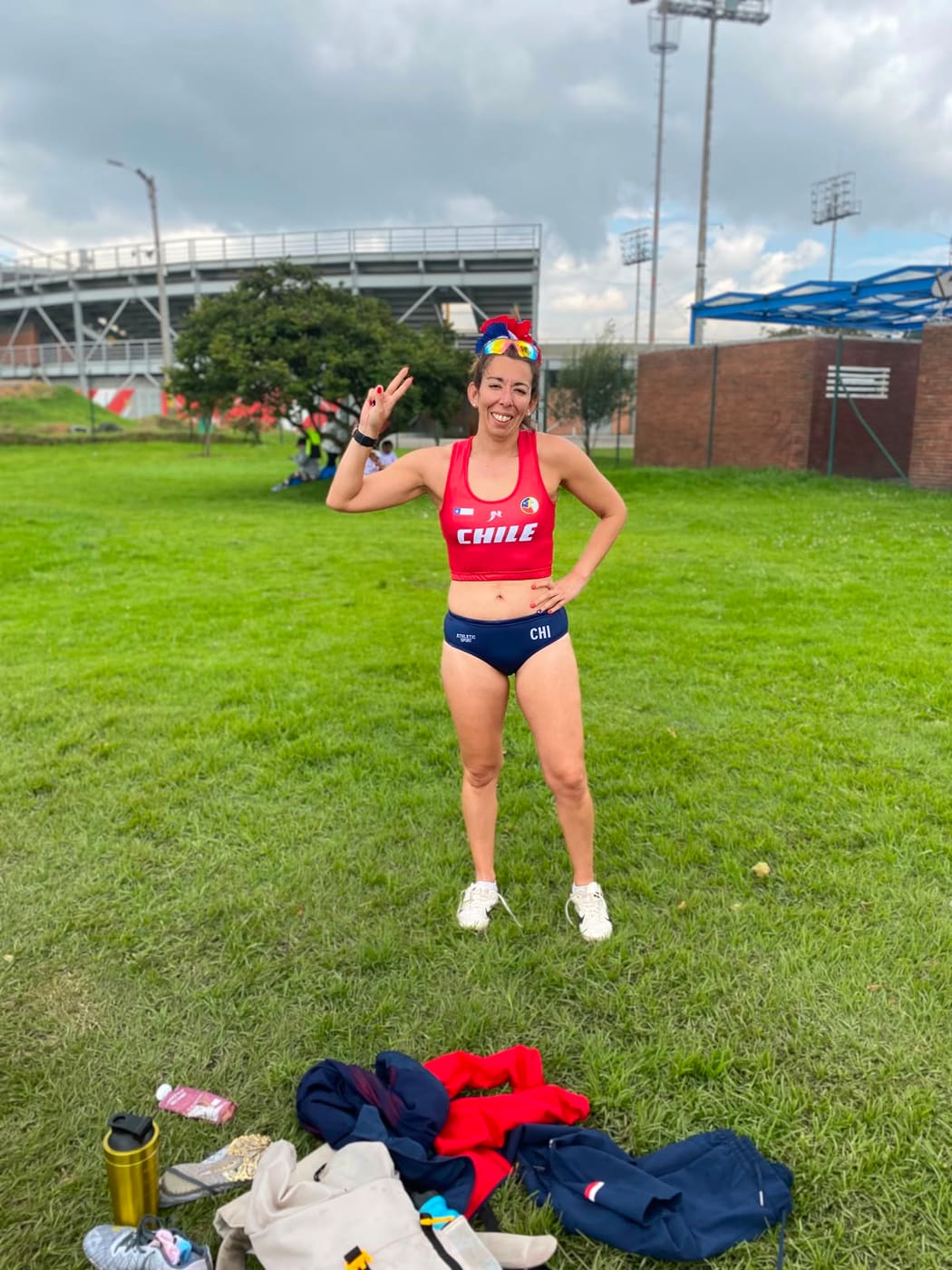 Yessica Rauque con el uniforme de la selección chilena de atletismo